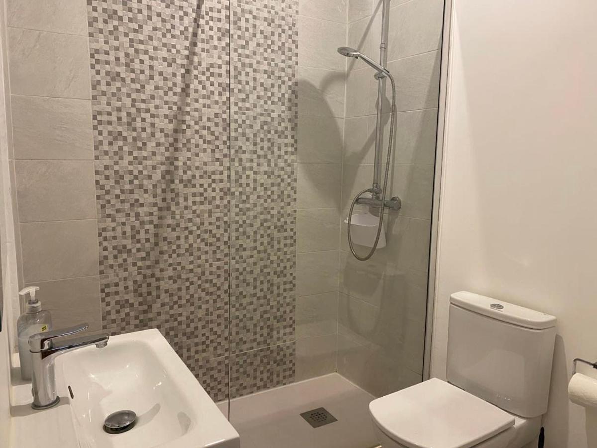 Апартаменты 2Br In The Zoko Contemporary And Convenient Гибралтар Экстерьер фото