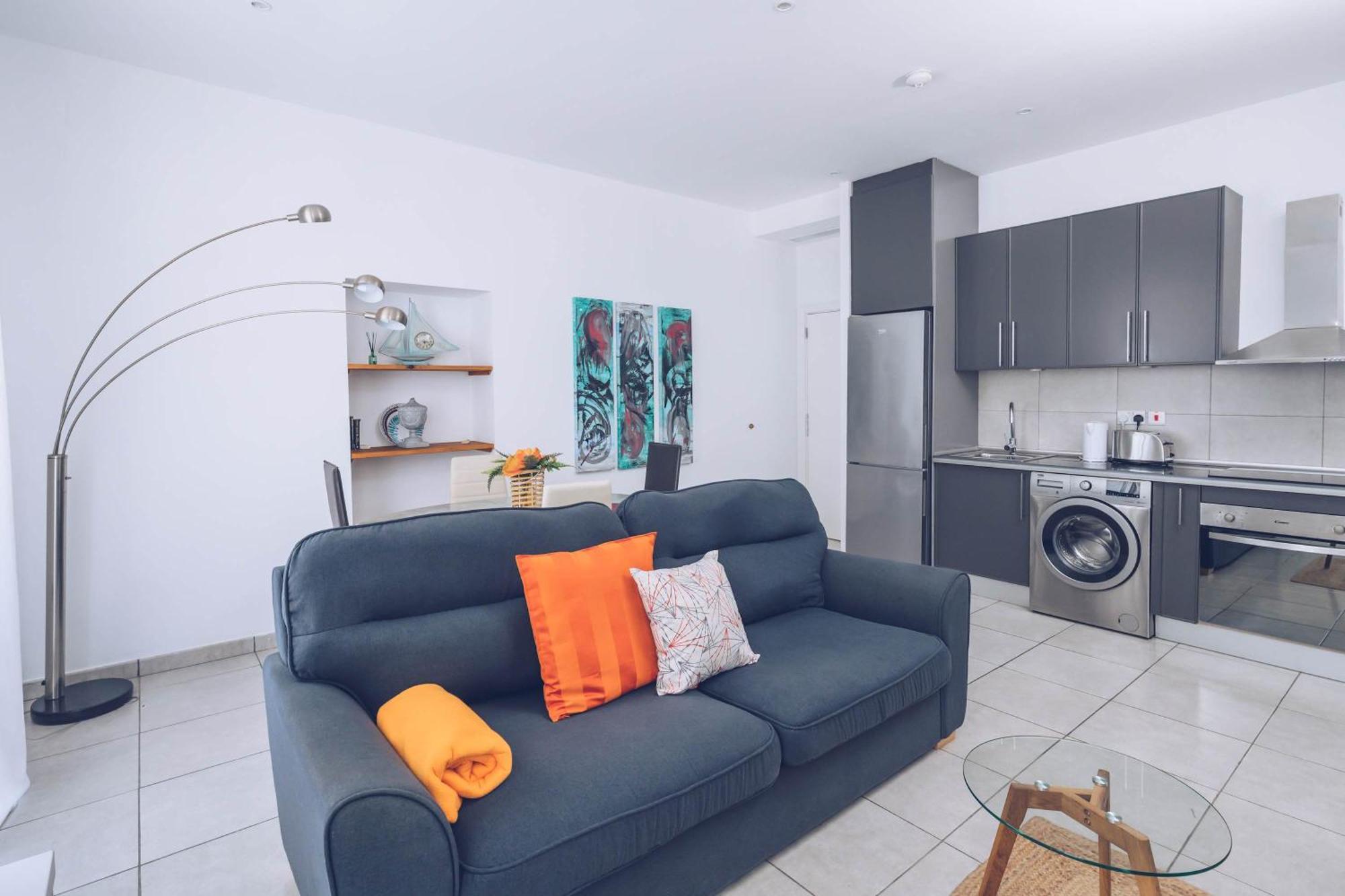 Апартаменты 2Br In The Zoko Contemporary And Convenient Гибралтар Экстерьер фото