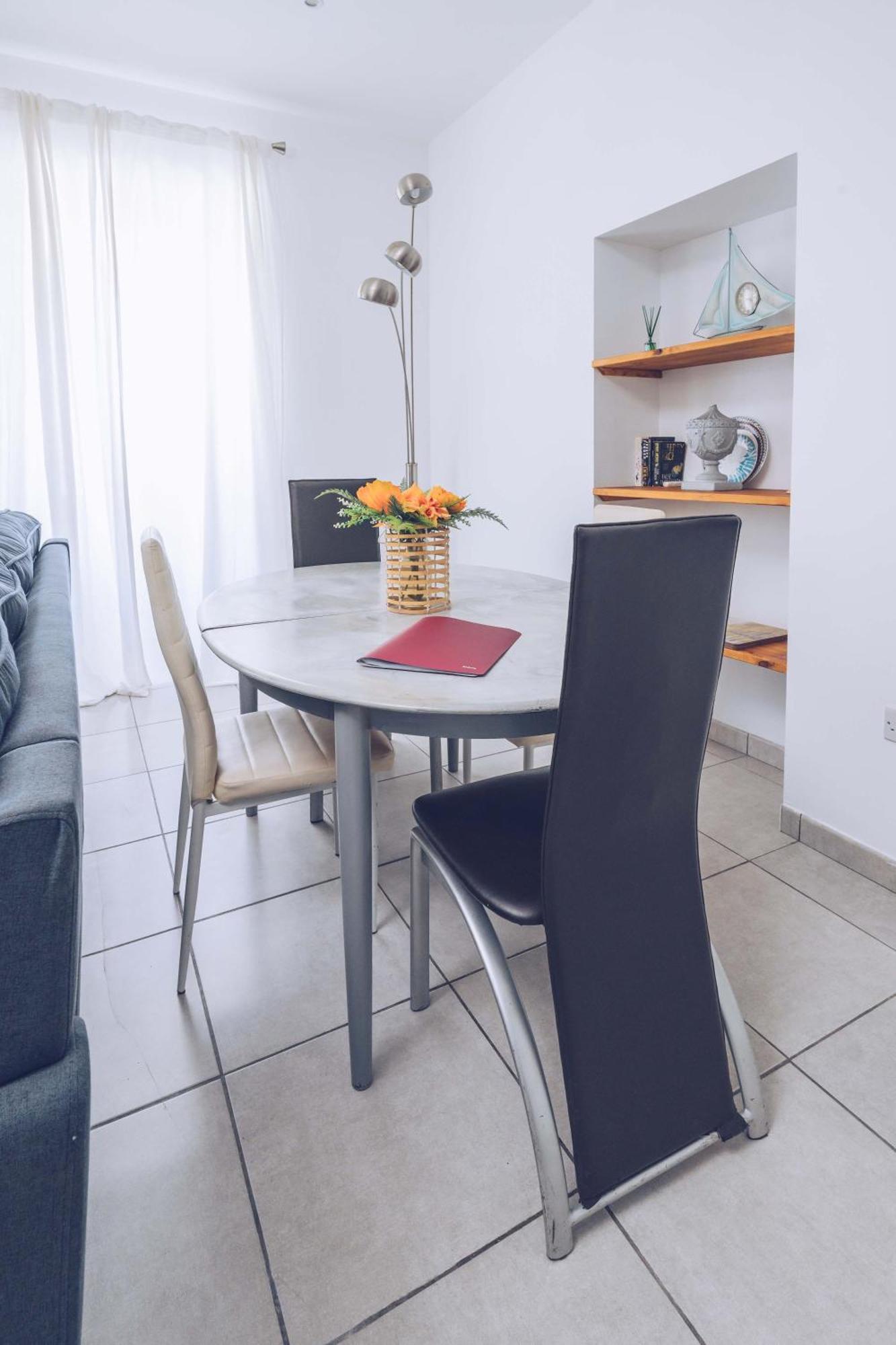 Апартаменты 2Br In The Zoko Contemporary And Convenient Гибралтар Экстерьер фото