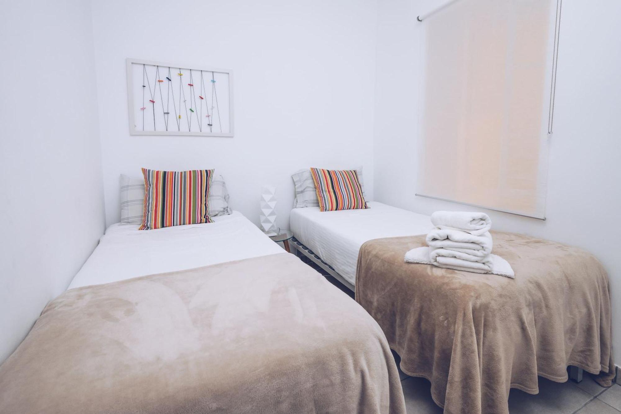 Апартаменты 2Br In The Zoko Contemporary And Convenient Гибралтар Экстерьер фото