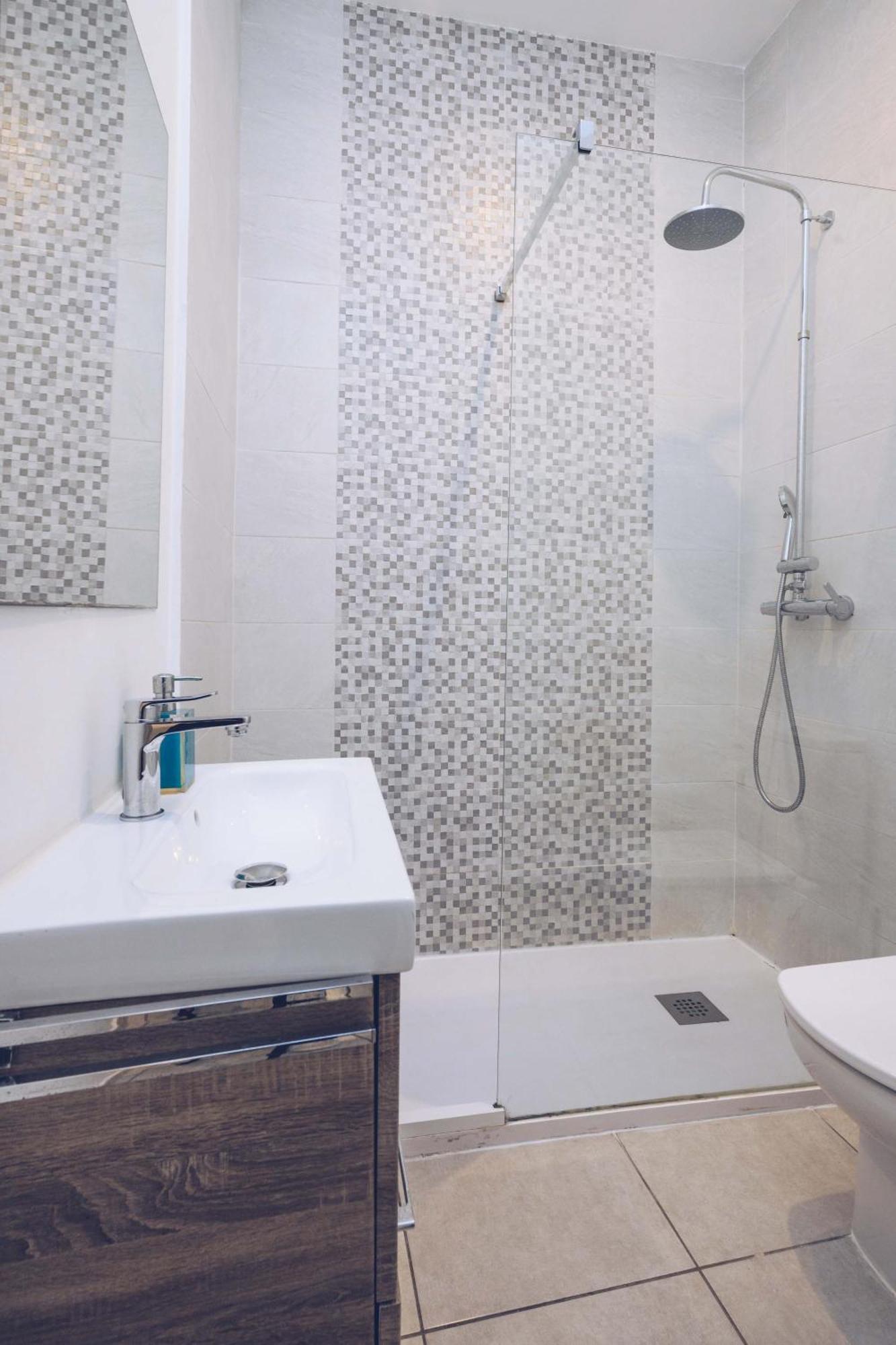 Апартаменты 2Br In The Zoko Contemporary And Convenient Гибралтар Экстерьер фото